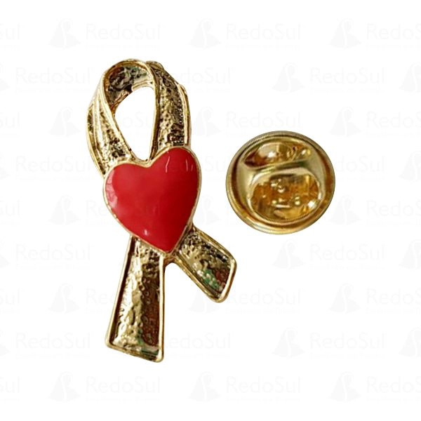 Boton Outubro Rosa dourado com coração